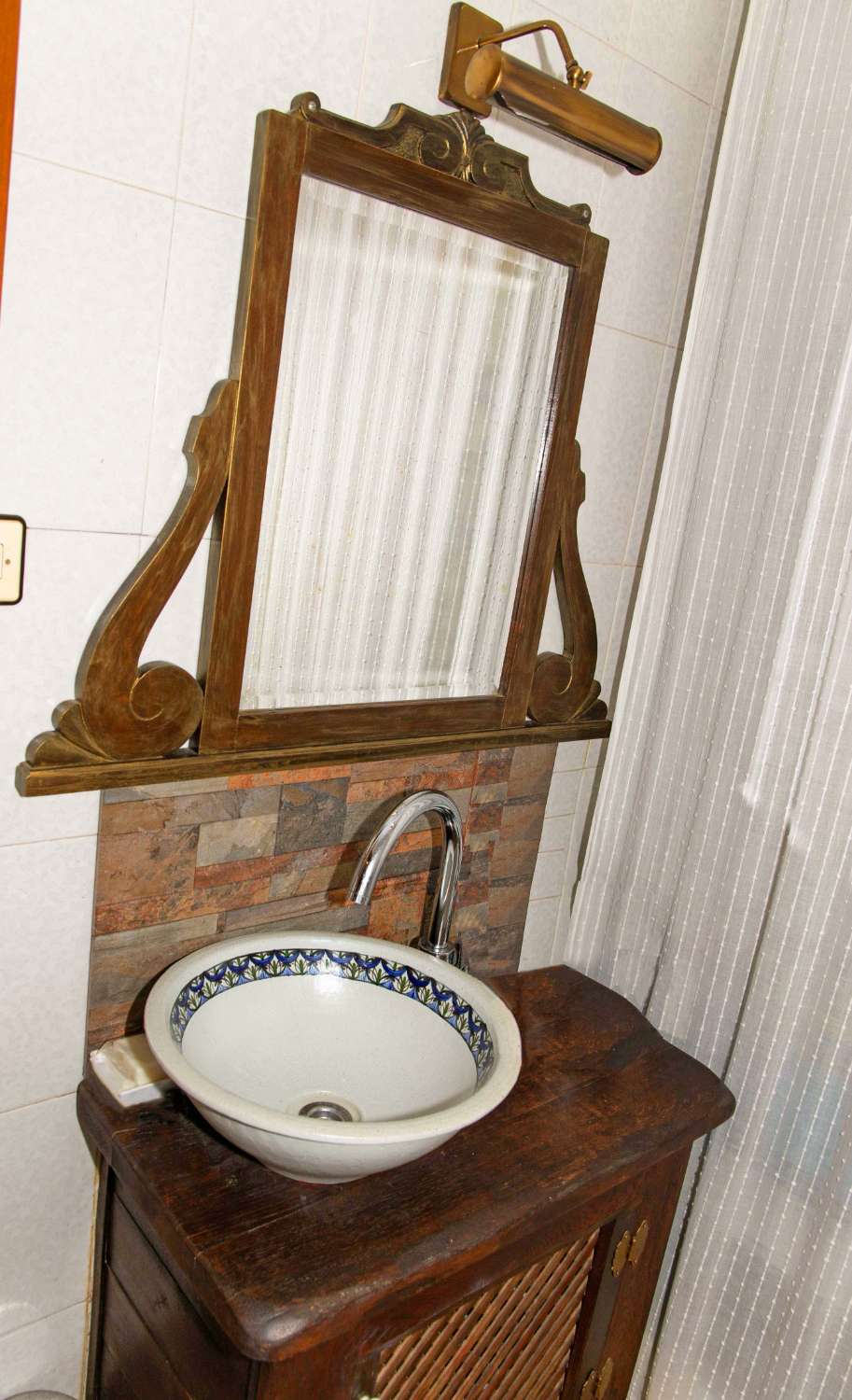 بنغلو تم تجديده يطل على الجنوب على بعد 300 متر من البحر – 3 غرف نوم، شرفة، مسبح وشواء في توريفيخا