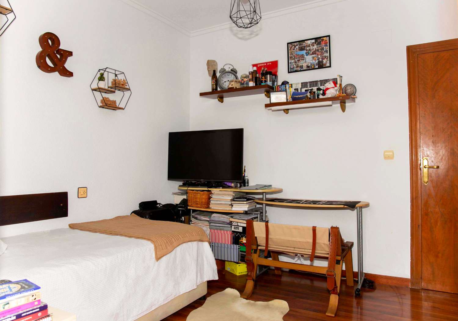 بنغلو تم تجديده يطل على الجنوب على بعد 300 متر من البحر – 3 غرف نوم، شرفة، مسبح وشواء في توريفيخا