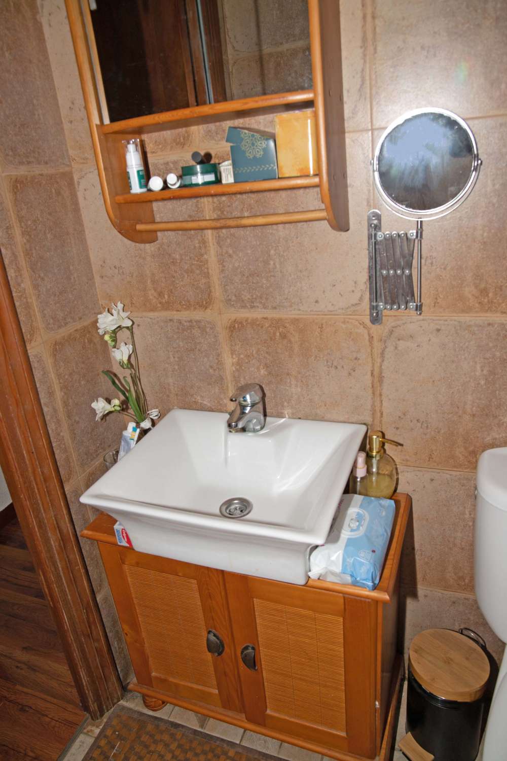 بنغلو تم تجديده يطل على الجنوب على بعد 300 متر من البحر – 3 غرف نوم، شرفة، مسبح وشواء في توريفيخا