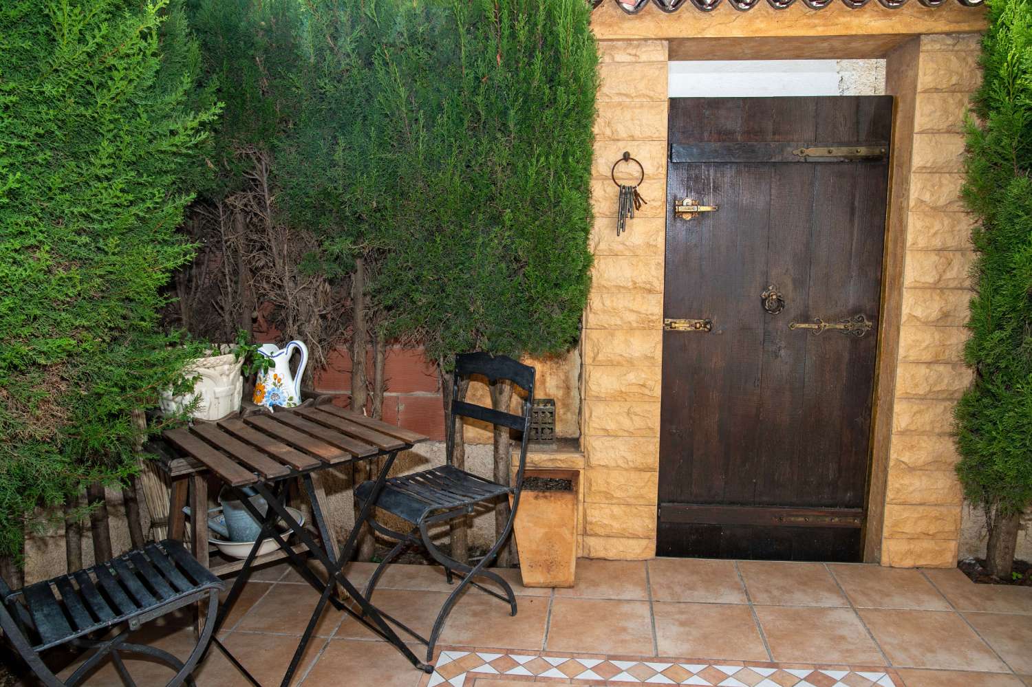 بنغلو تم تجديده يطل على الجنوب على بعد 300 متر من البحر – 3 غرف نوم، شرفة، مسبح وشواء في توريفيخا