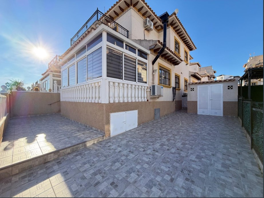 TOWNHOUSE WITH SOLARIUM, SEA AND MOUNTAIN VIEWS, PRIVATE PLOT AND POOL – LAS FILIPINAS, ORIHUELA COSTA