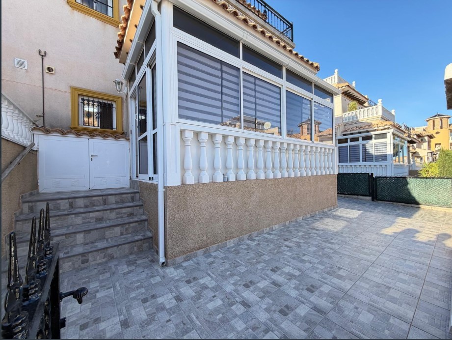 TOWNHOUSE WITH SOLARIUM, SEA AND MOUNTAIN VIEWS, PRIVATE PLOT AND POOL – LAS FILIPINAS, ORIHUELA COSTA