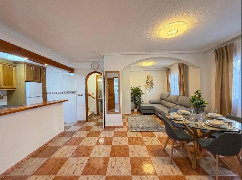 TOWNHOUSE WITH SOLARIUM, SEA AND MOUNTAIN VIEWS, PRIVATE PLOT AND POOL – LAS FILIPINAS, ORIHUELA COSTA