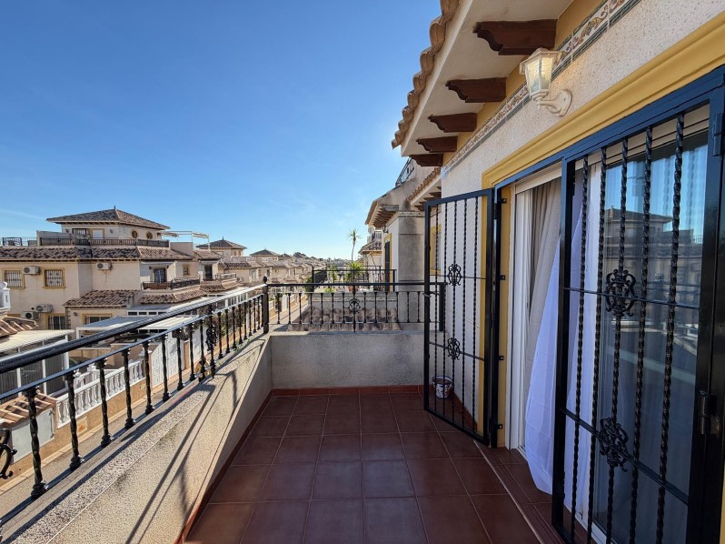 TOWNHOUSE WITH SOLARIUM, SEA AND MOUNTAIN VIEWS, PRIVATE PLOT AND POOL – LAS FILIPINAS, ORIHUELA COSTA