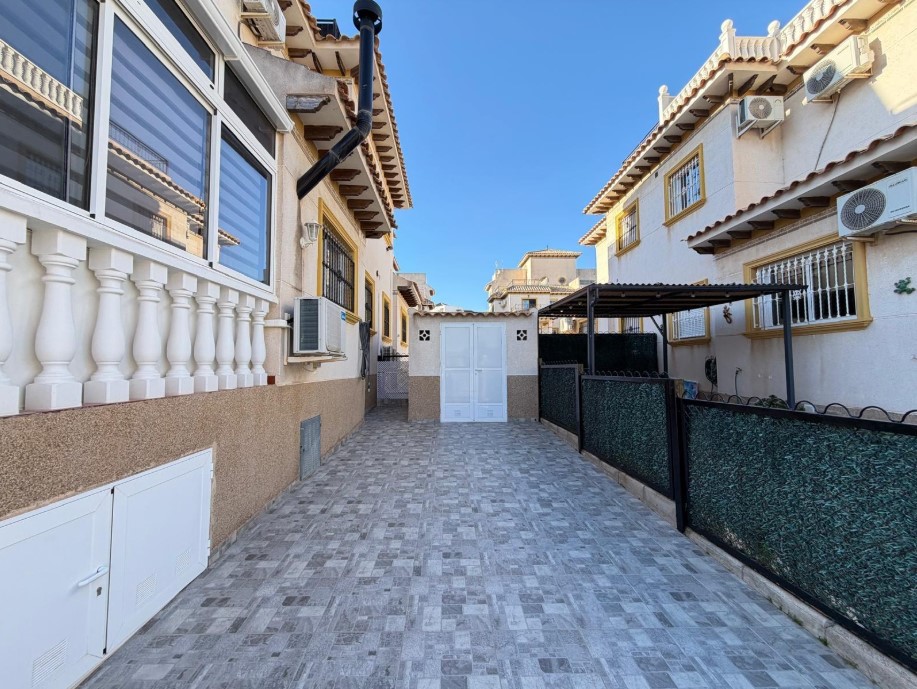 TOWNHOUSE WITH SOLARIUM, SEA AND MOUNTAIN VIEWS, PRIVATE PLOT AND POOL – LAS FILIPINAS, ORIHUELA COSTA