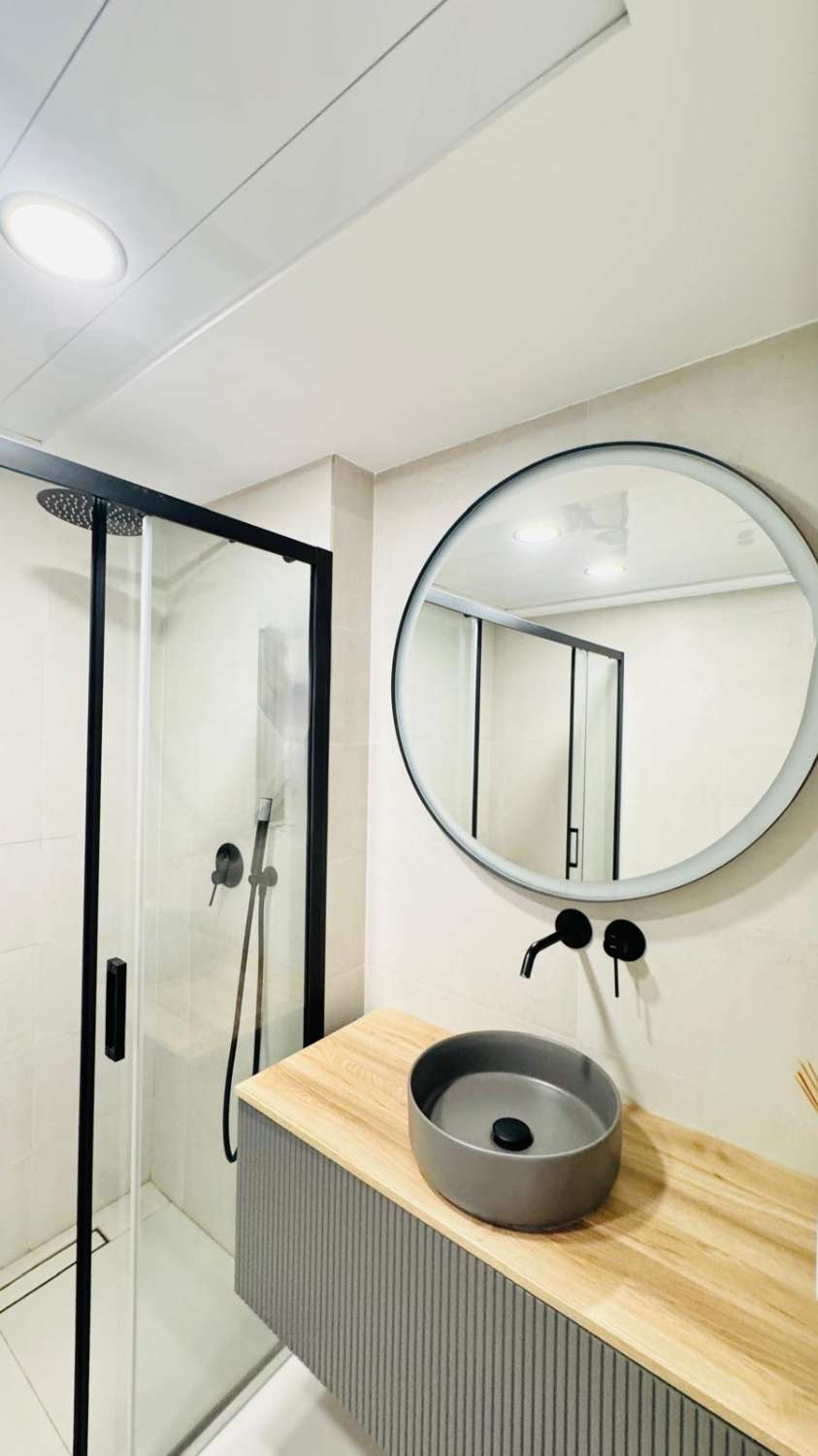 EXCLUSIVO ADOSADO EN ESQUINA REFORMADO A 200M DEL MAR EN LA VELETA – JARDÍN PRIVADO, 3 DORMITORIOS Y GARAJE