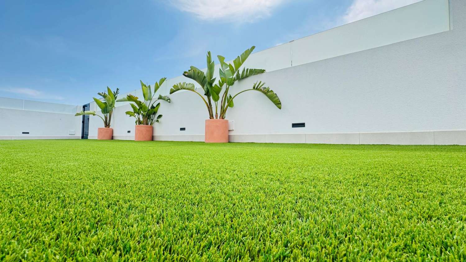 EXCLUSIVO ADOSADO EN ESQUINA REFORMADO A 200M DEL MAR EN LA VELETA – JARDÍN PRIVADO, 3 DORMITORIOS Y GARAJE