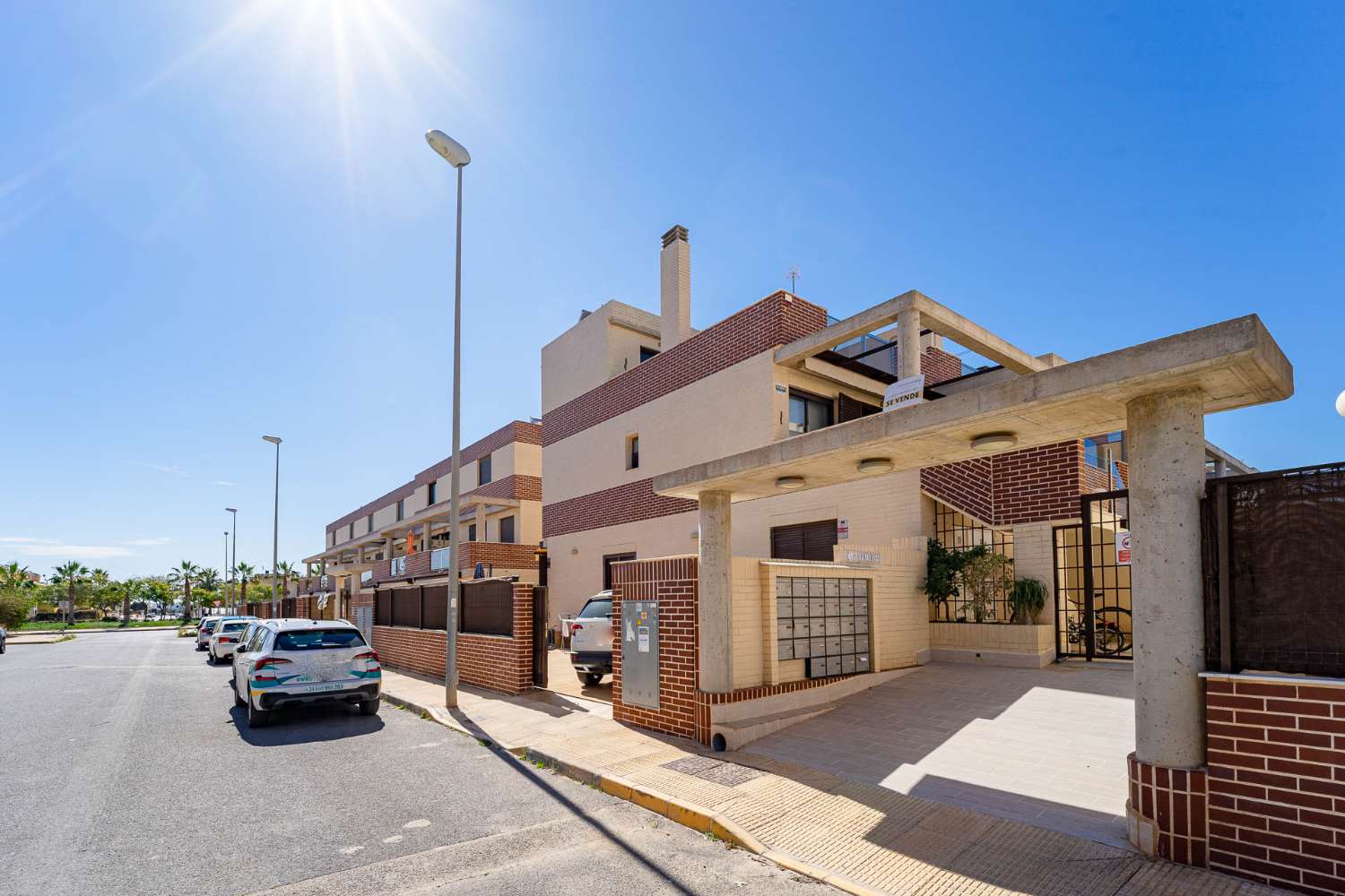 DÚPLEX MODERNO EN CABO ROIG CON SOLÁRIUM PRIVADO, VISTAS ABIERTAS Y PISCINA