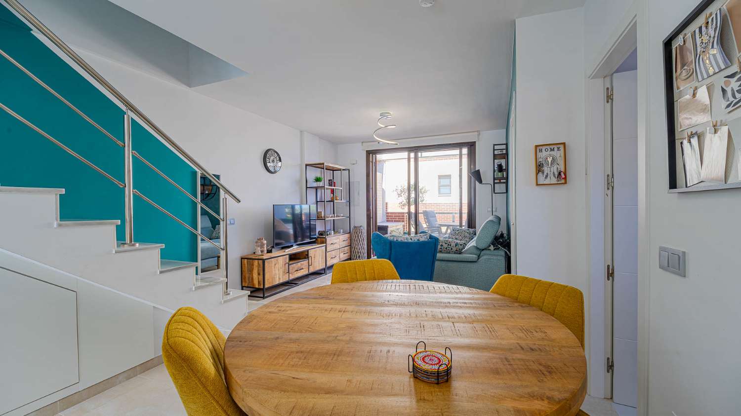 DÚPLEX MODERNO EN CABO ROIG CON SOLÁRIUM PRIVADO, VISTAS ABIERTAS Y PISCINA