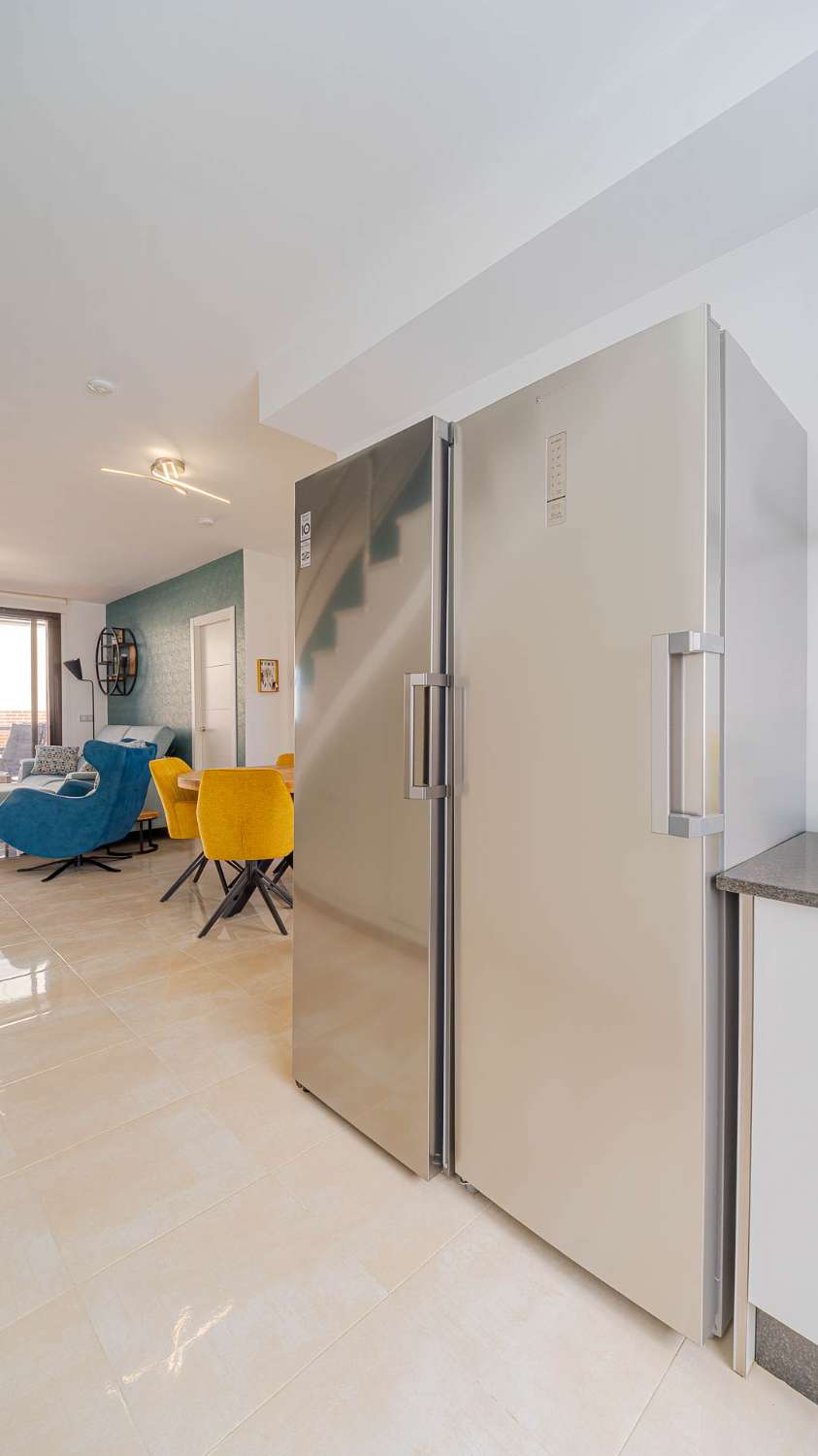 DÚPLEX MODERNO EN CABO ROIG CON SOLÁRIUM PRIVADO, VISTAS ABIERTAS Y PISCINA