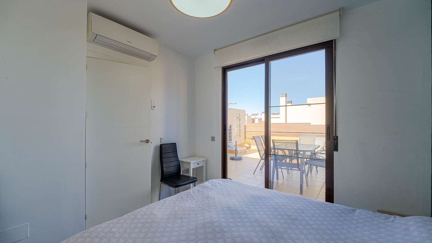 DÚPLEX MODERNO EN CABO ROIG CON SOLÁRIUM PRIVADO, VISTAS ABIERTAS Y PISCINA
