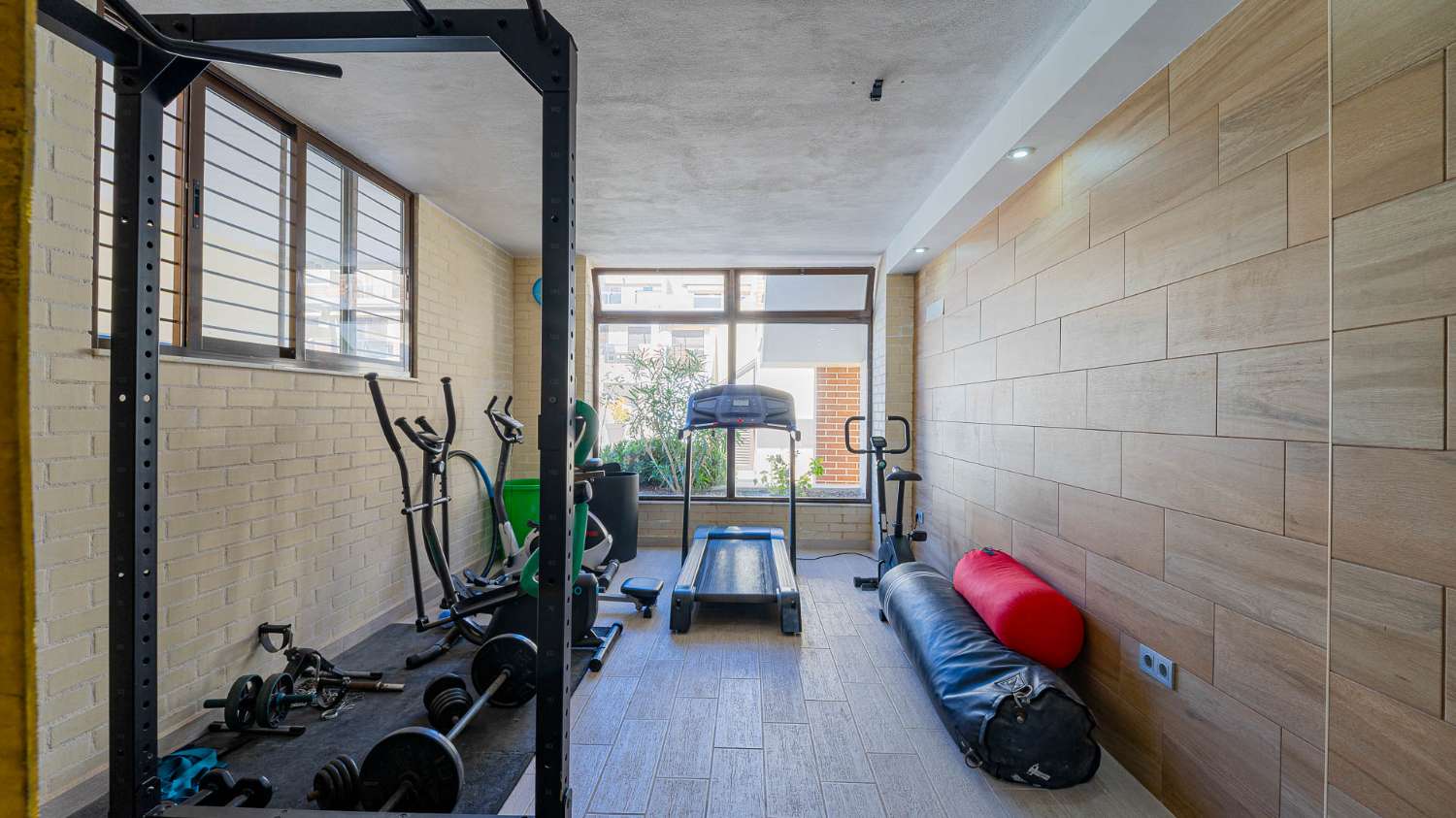 DÚPLEX MODERNO EN CABO ROIG CON SOLÁRIUM PRIVADO, VISTAS ABIERTAS Y PISCINA