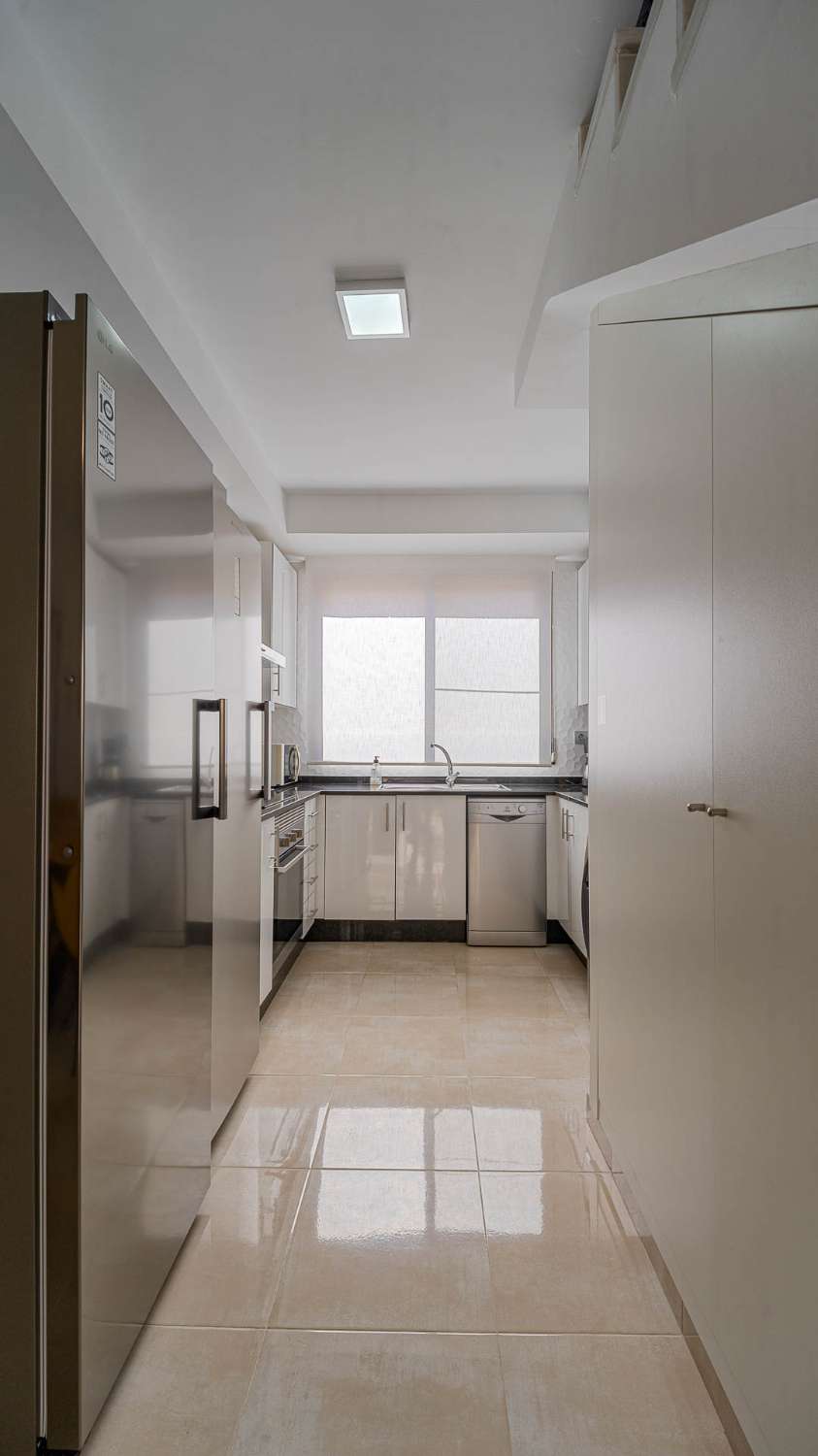 DÚPLEX MODERNO EN CABO ROIG CON SOLÁRIUM PRIVADO, VISTAS ABIERTAS Y PISCINA