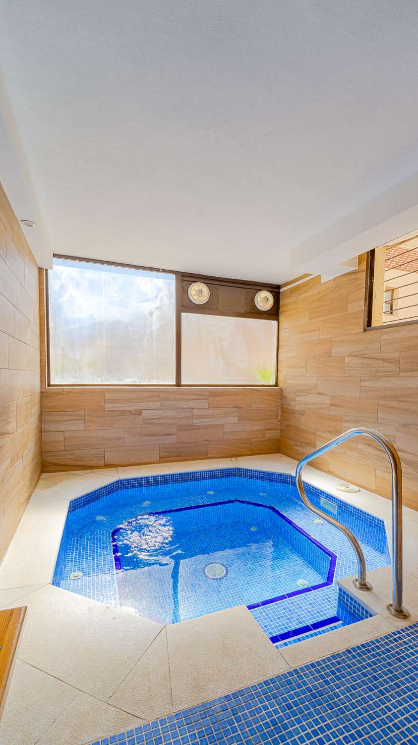 DÚPLEX MODERNO EN CABO ROIG CON SOLÁRIUM PRIVADO, VISTAS ABIERTAS Y PISCINA