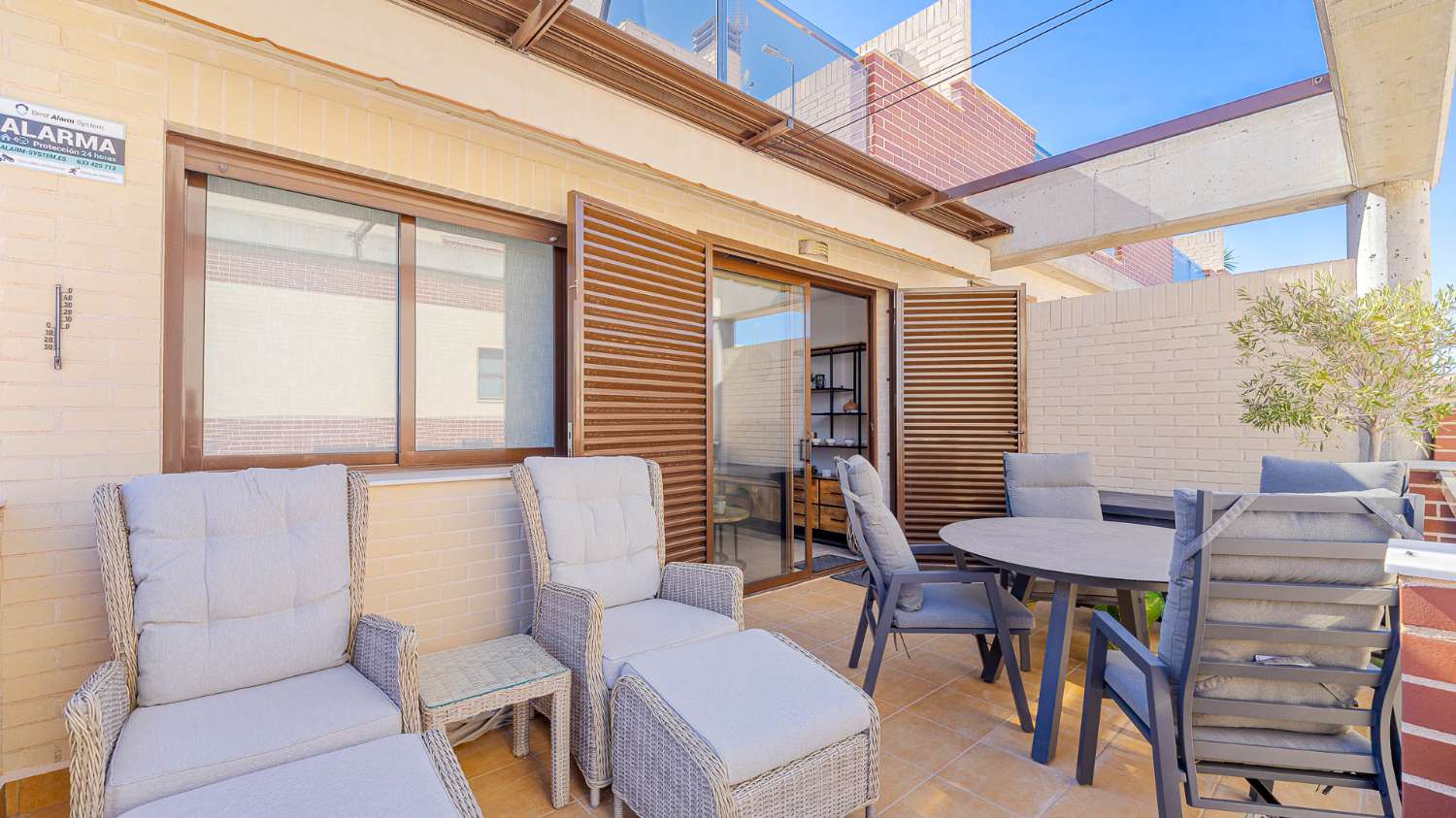 DÚPLEX MODERNO EN CABO ROIG CON SOLÁRIUM PRIVADO, VISTAS ABIERTAS Y PISCINA