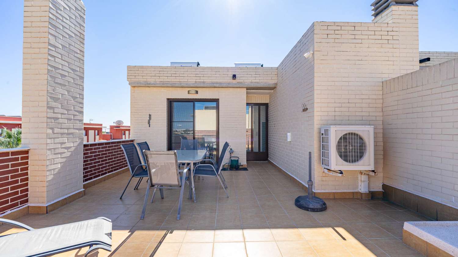 DÚPLEX MODERNO EN CABO ROIG CON SOLÁRIUM PRIVADO, VISTAS ABIERTAS Y PISCINA