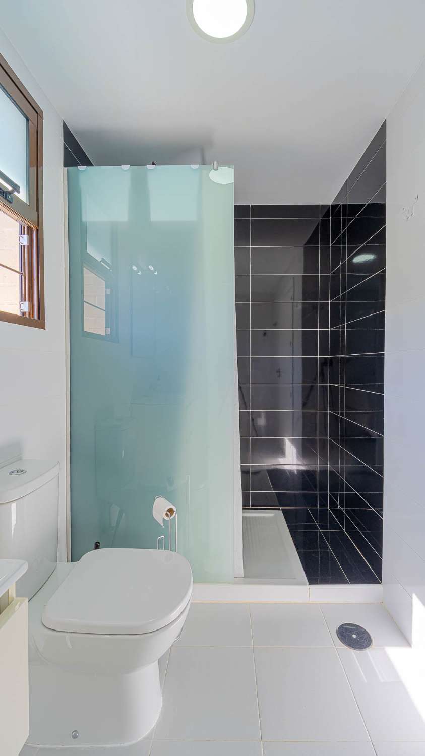 DÚPLEX MODERNO EN CABO ROIG CON SOLÁRIUM PRIVADO, VISTAS ABIERTAS Y PISCINA