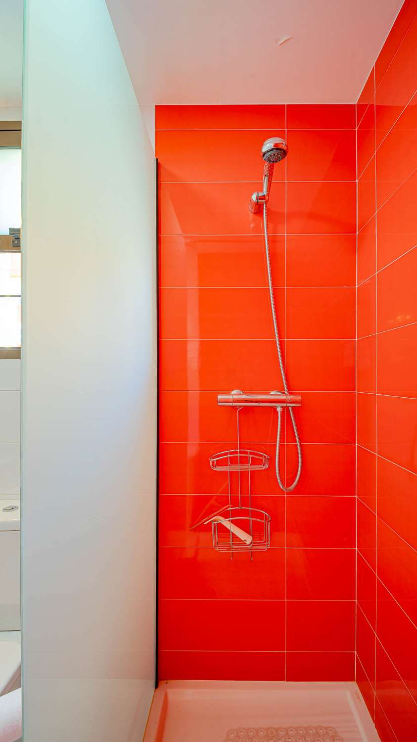 DÚPLEX MODERNO EN CABO ROIG CON SOLÁRIUM PRIVADO, VISTAS ABIERTAS Y PISCINA