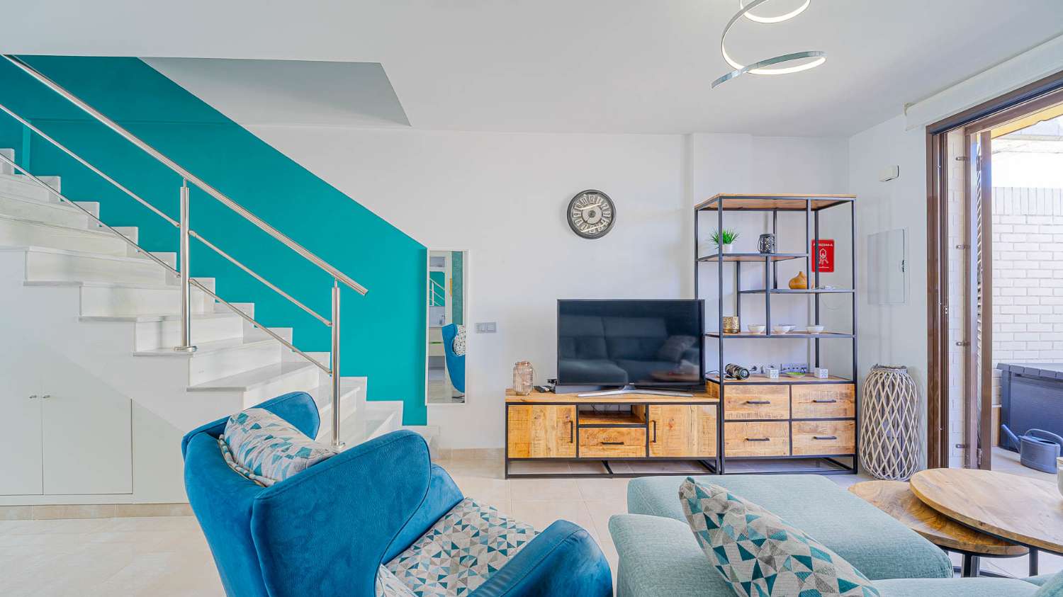 DÚPLEX MODERNO EN CABO ROIG CON SOLÁRIUM PRIVADO, VISTAS ABIERTAS Y PISCINA