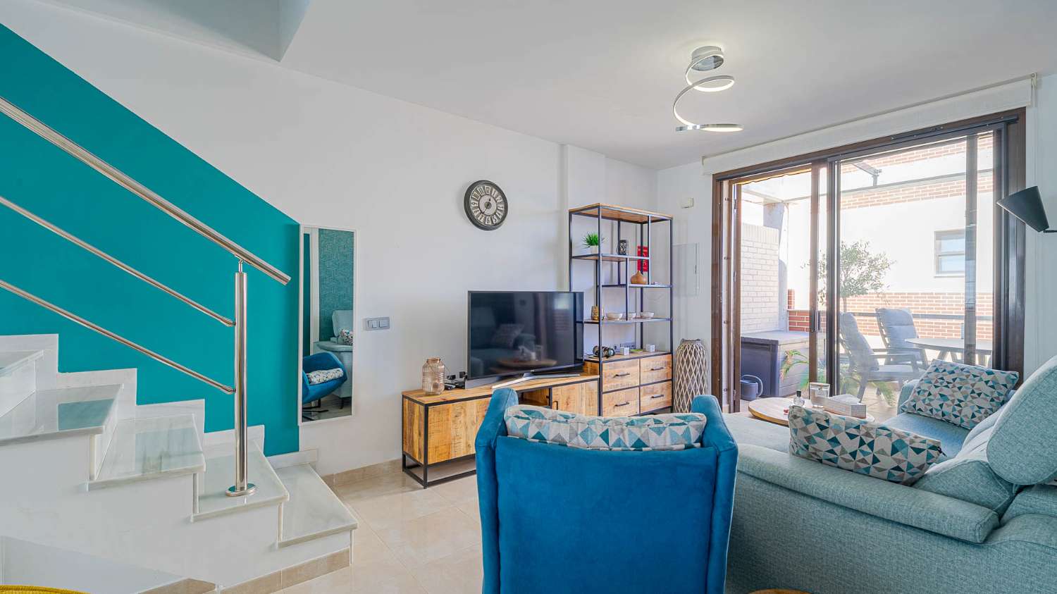 DÚPLEX MODERNO EN CABO ROIG CON SOLÁRIUM PRIVADO, VISTAS ABIERTAS Y PISCINA