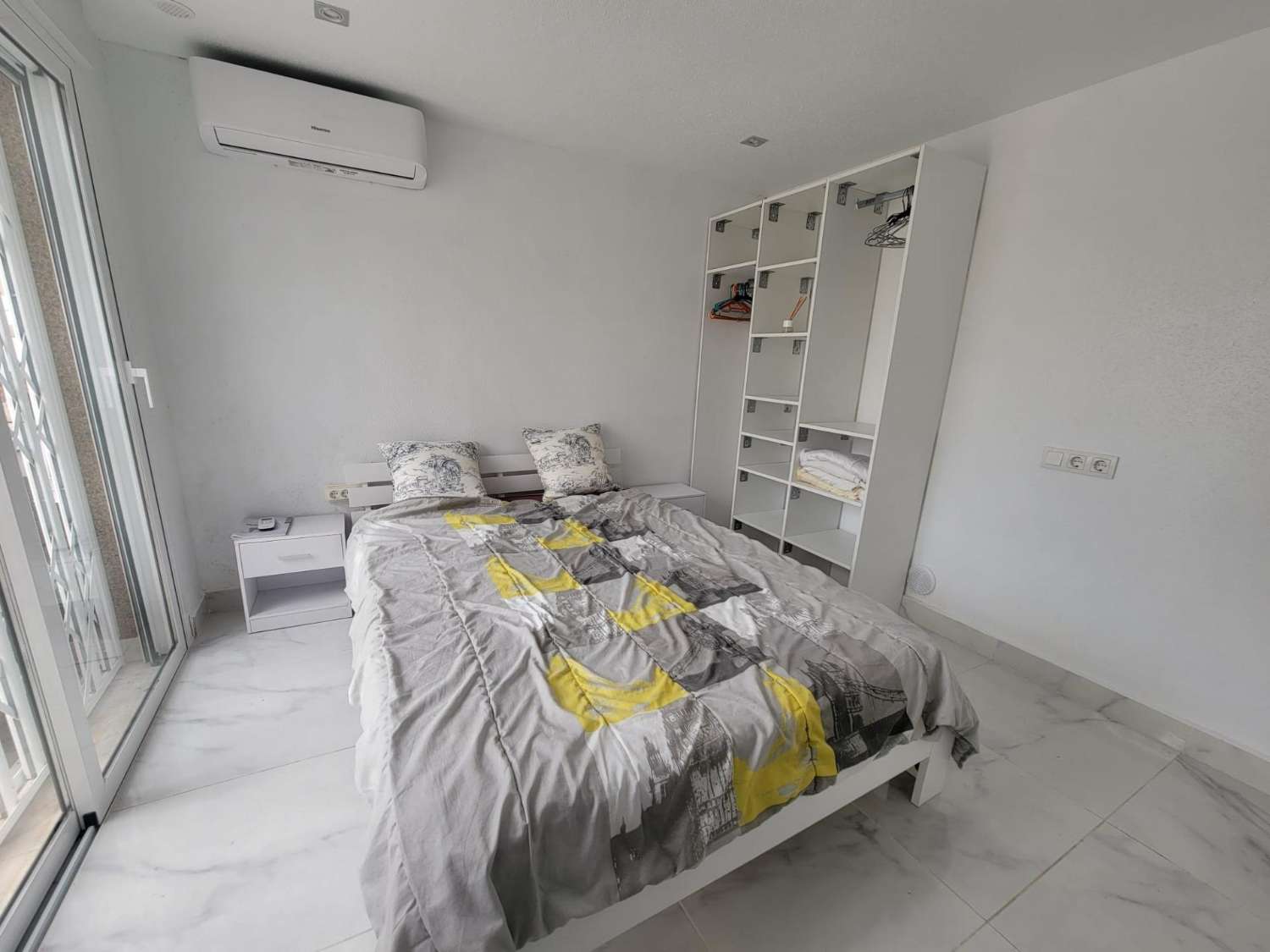 ESPECTACULAR ADOSADO EN TORRE DE LA HORADADA, A 10 MINUTOS DE LA PLAYA, ORIENTACIÓN SUR Y TERRAZA PANORÁMICA