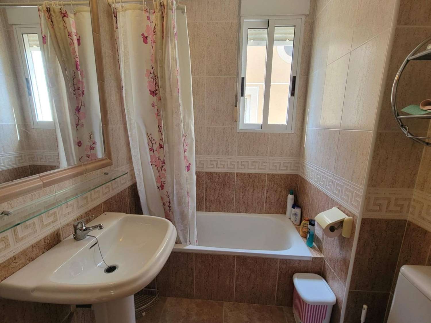 ESPECTACULAR ADOSADO EN TORRE DE LA HORADADA, A 10 MINUTOS DE LA PLAYA, ORIENTACIÓN SUR Y TERRAZA PANORÁMICA