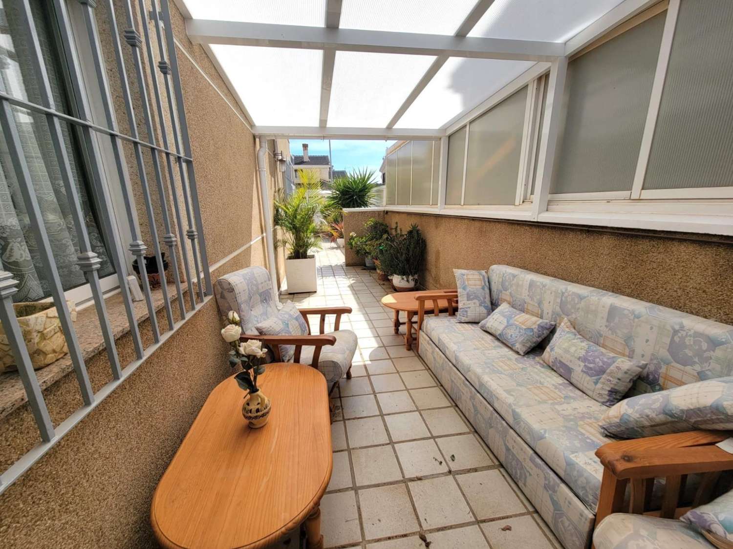 ESPECTACULAR ADOSADO EN TORRE DE LA HORADADA, A 10 MINUTOS DE LA PLAYA, ORIENTACIÓN SUR Y TERRAZA PANORÁMICA