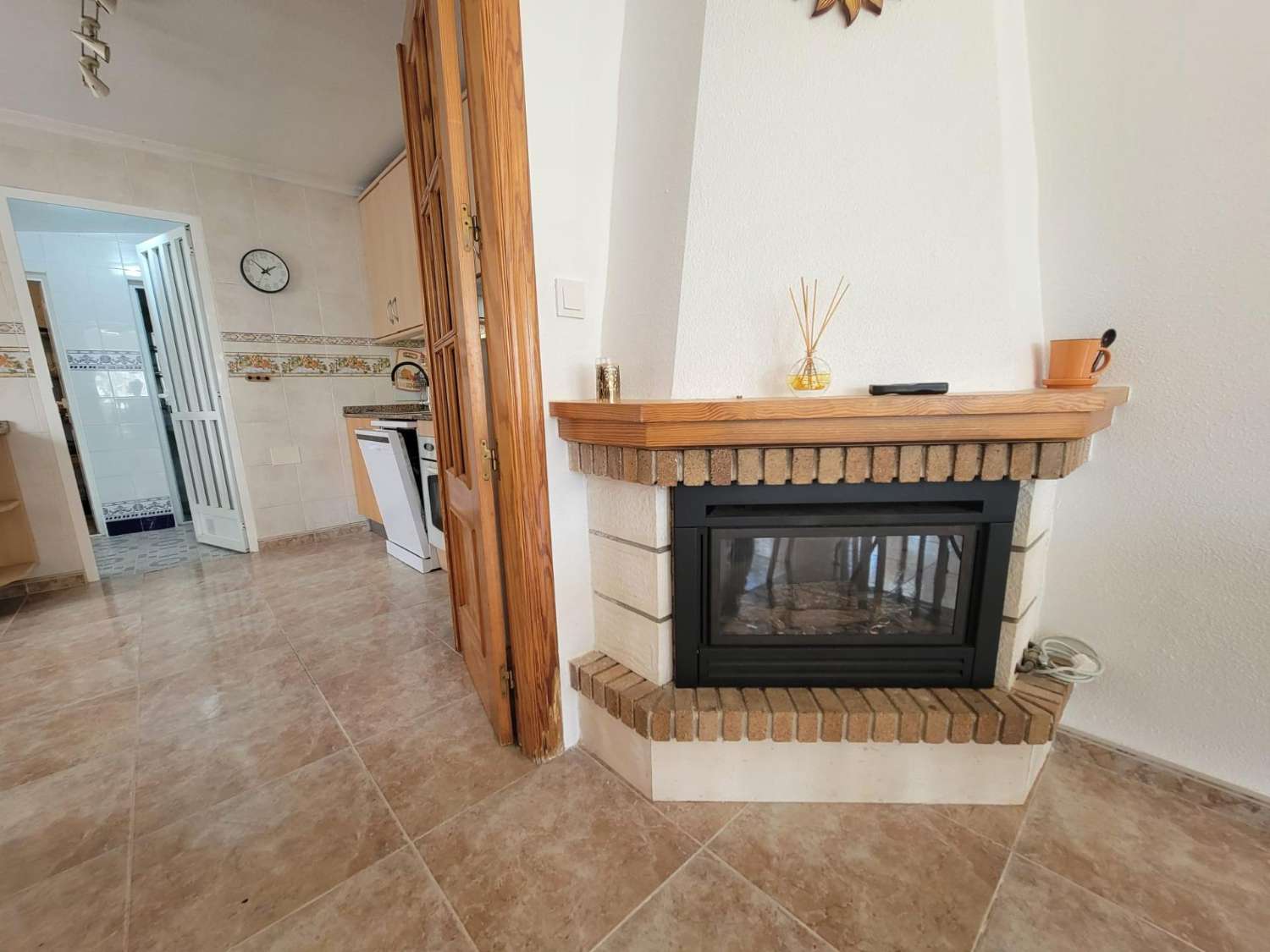 ESPECTACULAR ADOSADO EN TORRE DE LA HORADADA, A 10 MINUTOS DE LA PLAYA, ORIENTACIÓN SUR Y TERRAZA PANORÁMICA