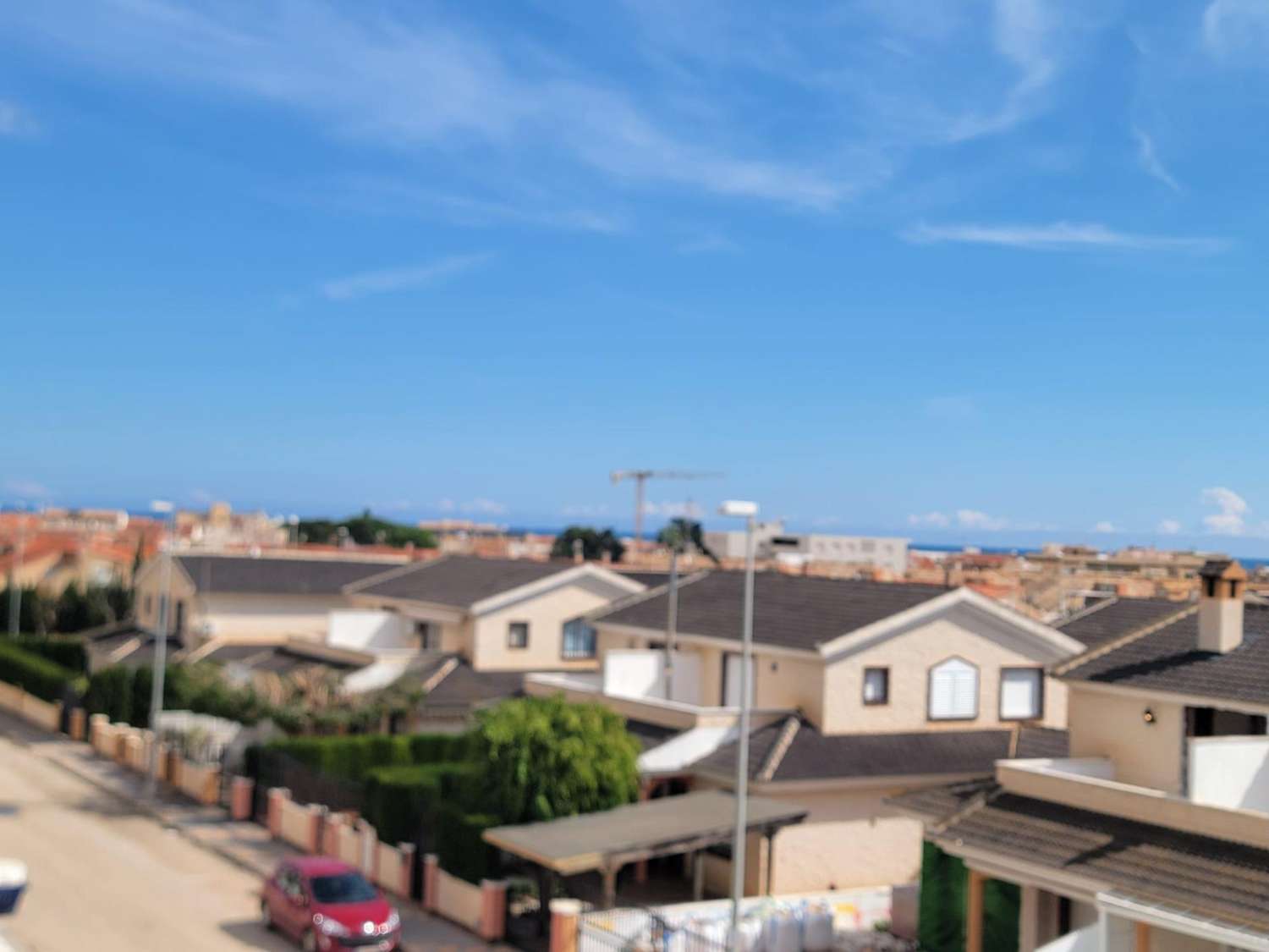 ESPECTACULAR ADOSADO EN TORRE DE LA HORADADA, A 10 MINUTOS DE LA PLAYA, ORIENTACIÓN SUR Y TERRAZA PANORÁMICA