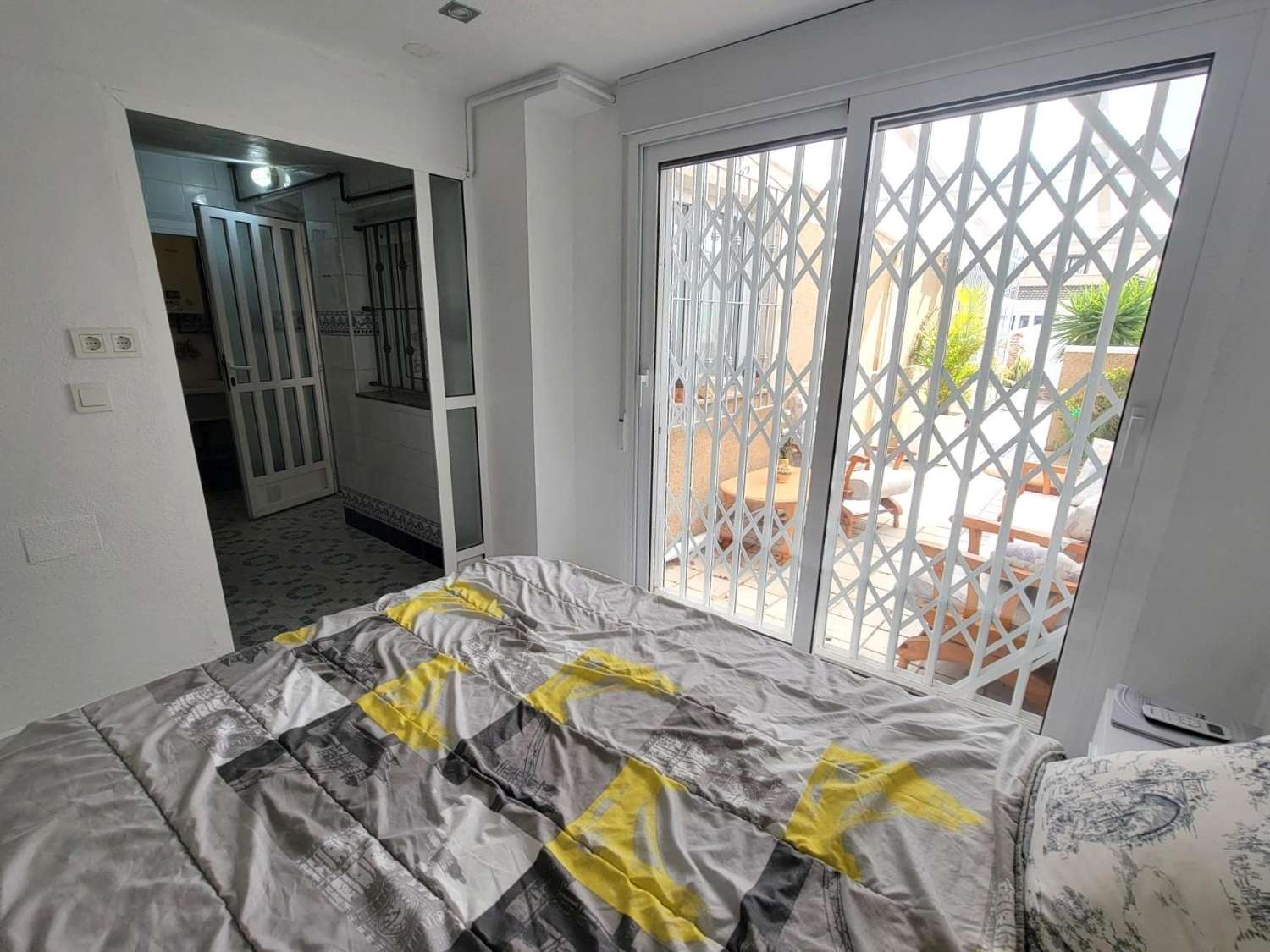 ESPECTACULAR ADOSADO EN TORRE DE LA HORADADA, A 10 MINUTOS DE LA PLAYA, ORIENTACIÓN SUR Y TERRAZA PANORÁMICA