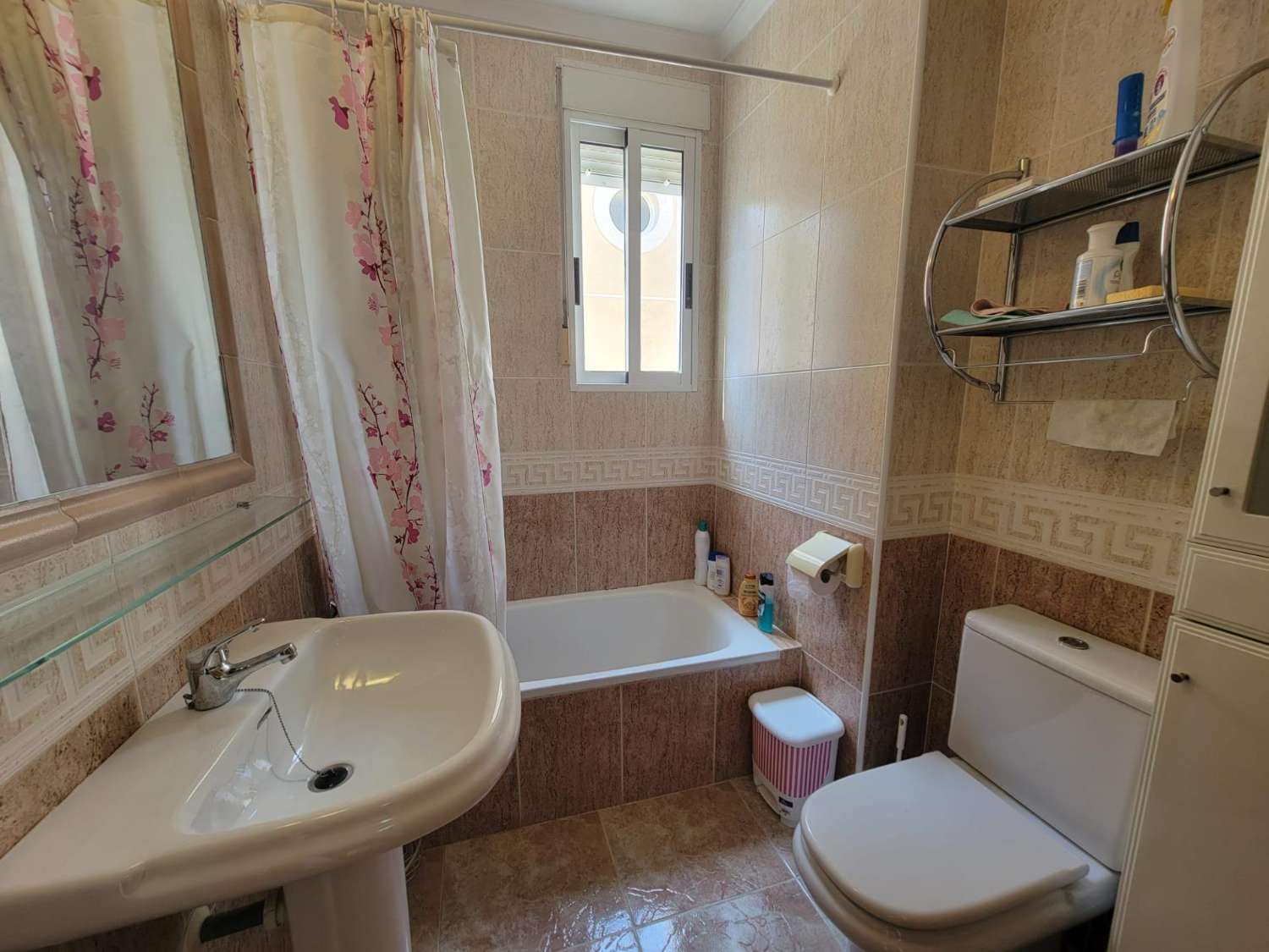 ESPECTACULAR ADOSADO EN TORRE DE LA HORADADA, A 10 MINUTOS DE LA PLAYA, ORIENTACIÓN SUR Y TERRAZA PANORÁMICA