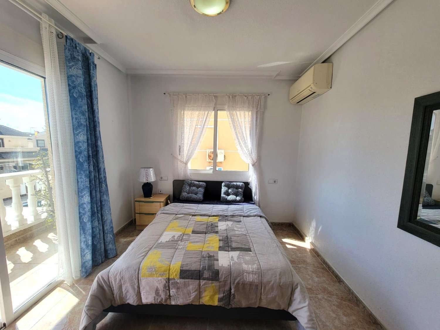 ESPECTACULAR ADOSADO EN TORRE DE LA HORADADA, A 10 MINUTOS DE LA PLAYA, ORIENTACIÓN SUR Y TERRAZA PANORÁMICA