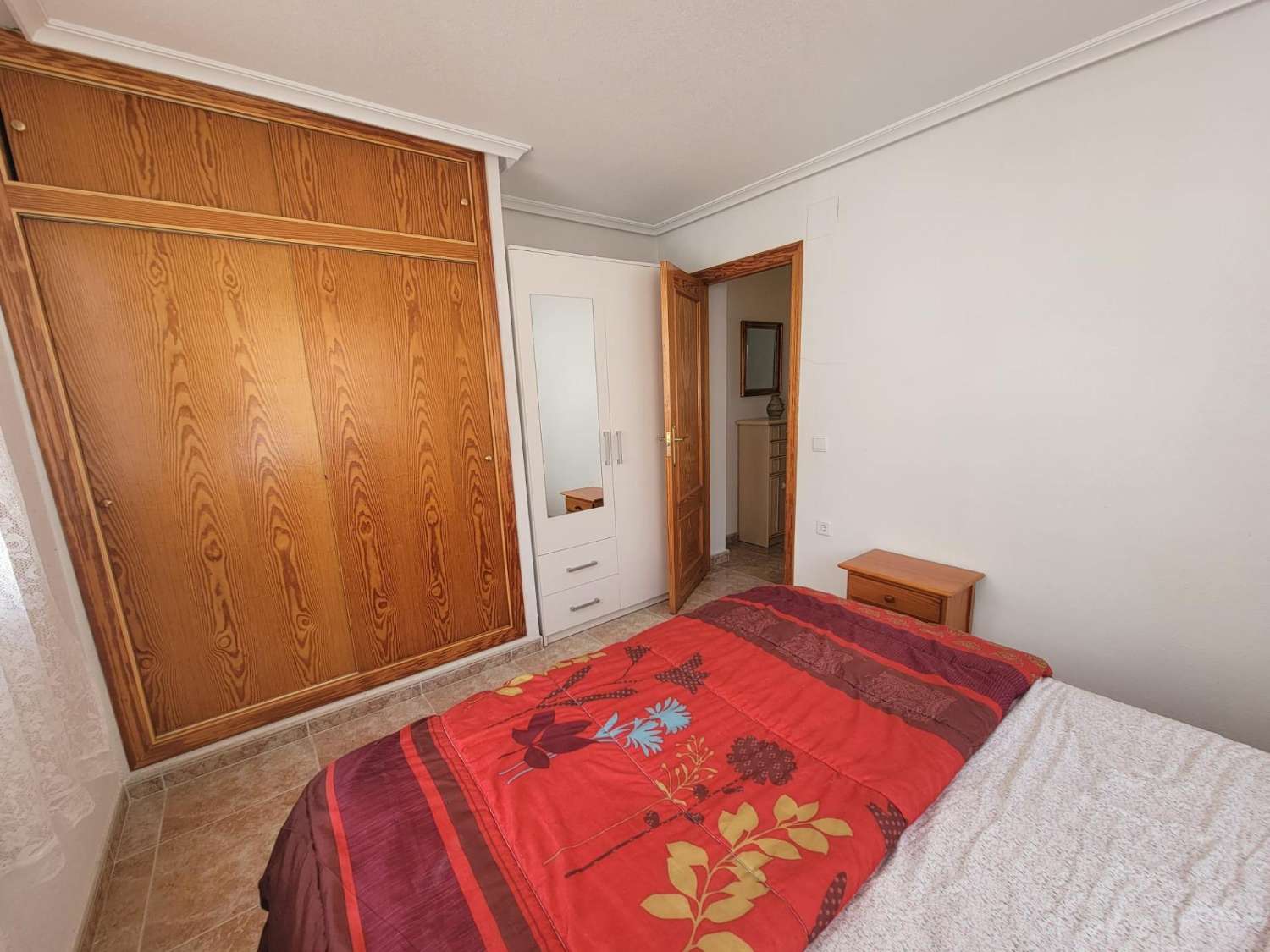 ESPECTACULAR ADOSADO EN TORRE DE LA HORADADA, A 10 MINUTOS DE LA PLAYA, ORIENTACIÓN SUR Y TERRAZA PANORÁMICA