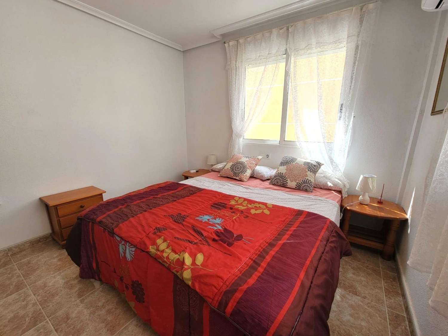 ESPECTACULAR ADOSADO EN TORRE DE LA HORADADA, A 10 MINUTOS DE LA PLAYA, ORIENTACIÓN SUR Y TERRAZA PANORÁMICA