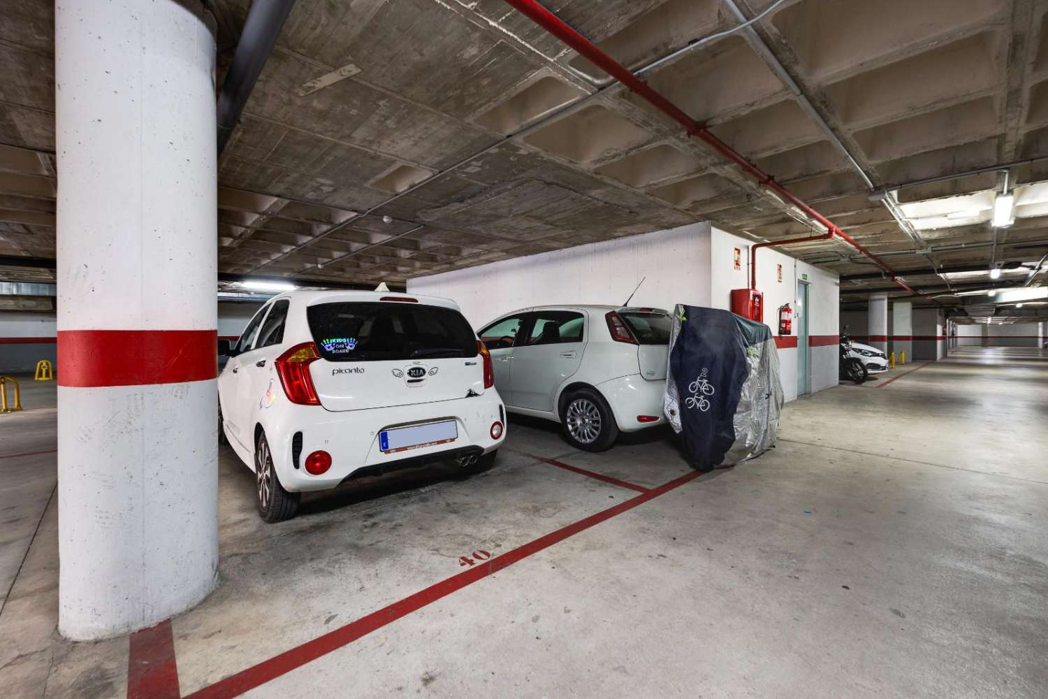 EXCLUSIVO PISO LUMINOSO DE 2 DORMITORIOS CON VISTAS DESPEJADAS, PISCINA, 2 GARAJES Y TRASTERO EN TORREVIEJA