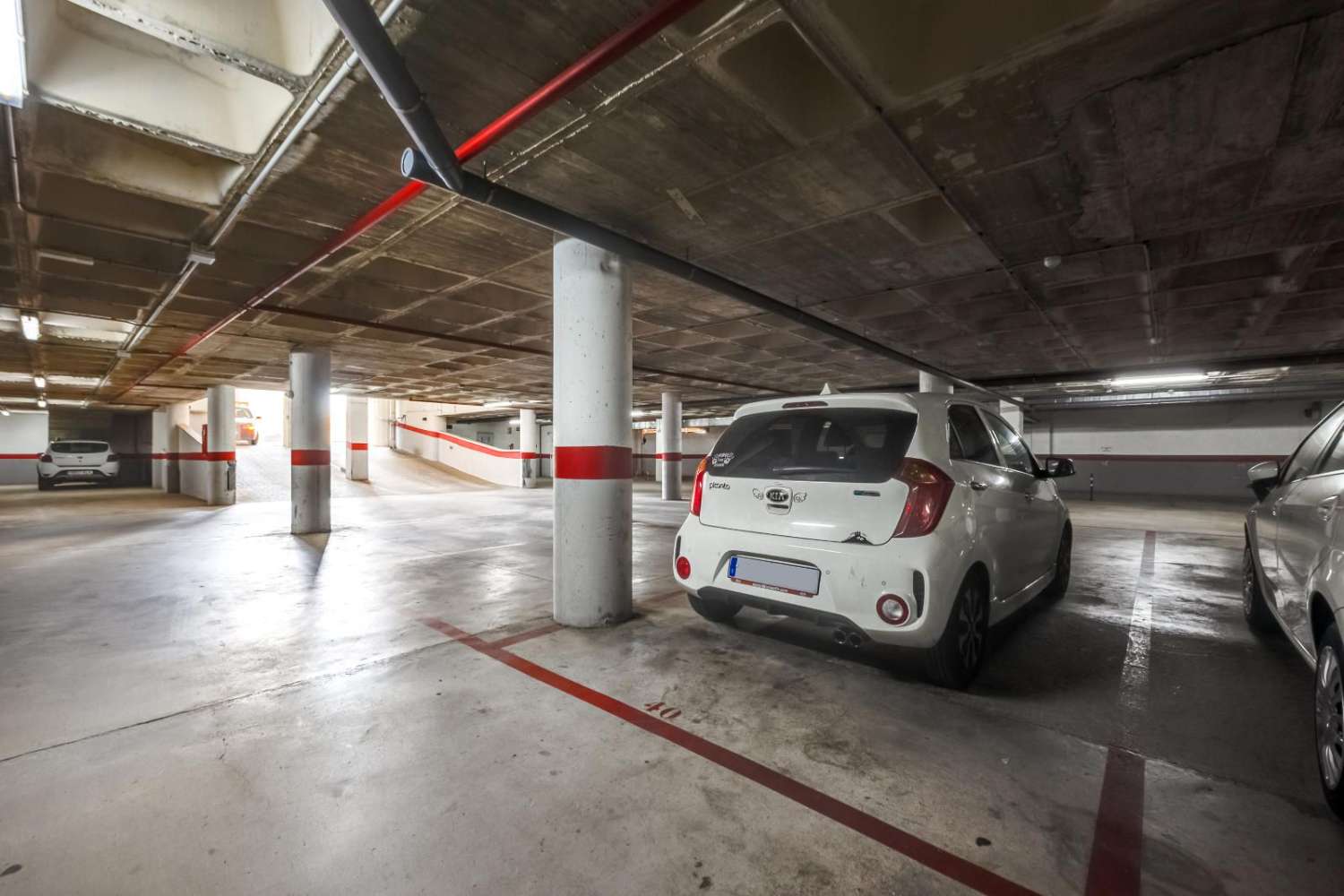 EXCLUSIVO PISO LUMINOSO DE 2 DORMITORIOS CON VISTAS DESPEJADAS, PISCINA, 2 GARAJES Y TRASTERO EN TORREVIEJA