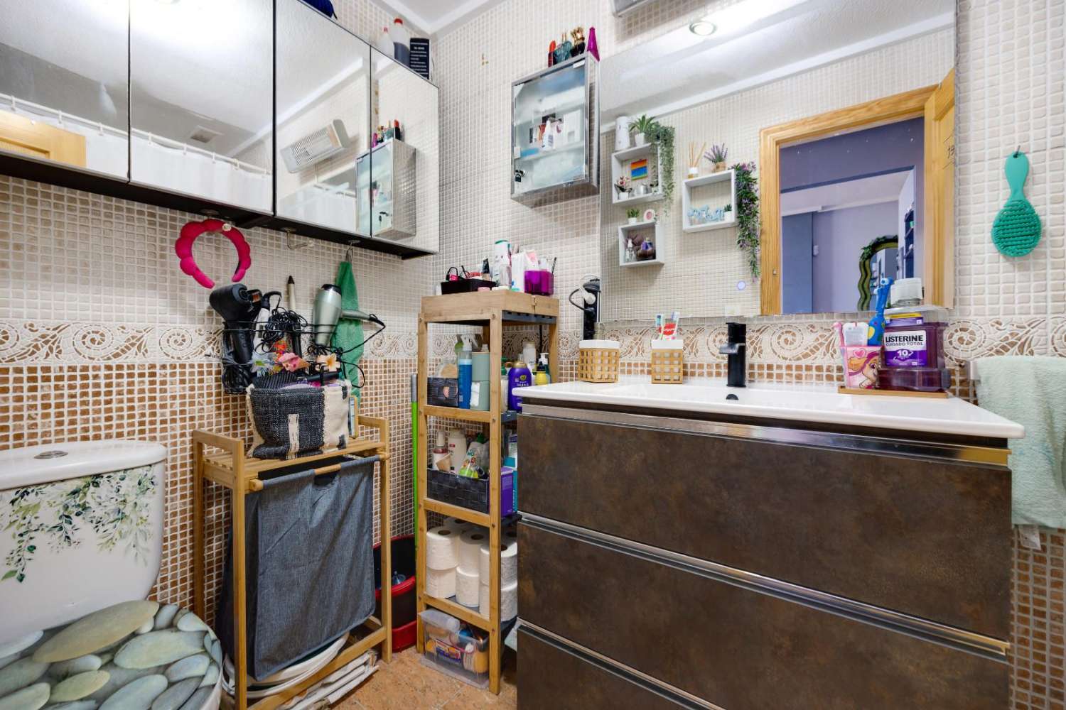 EXCLUSIVO PISO LUMINOSO DE 2 DORMITORIOS CON VISTAS DESPEJADAS, PISCINA, 2 GARAJES Y TRASTERO EN TORREVIEJA