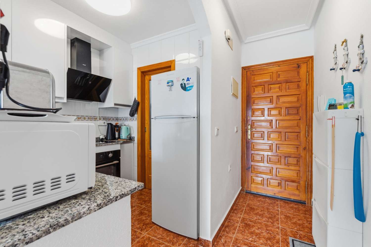 APARTAMENTO EN CALAS BLANCAS CON VISTAS, ORIENTACIÓN SUR/OESTE, PISCINA Y A PASOS DE LA PLAYA DE LOS LOCOS