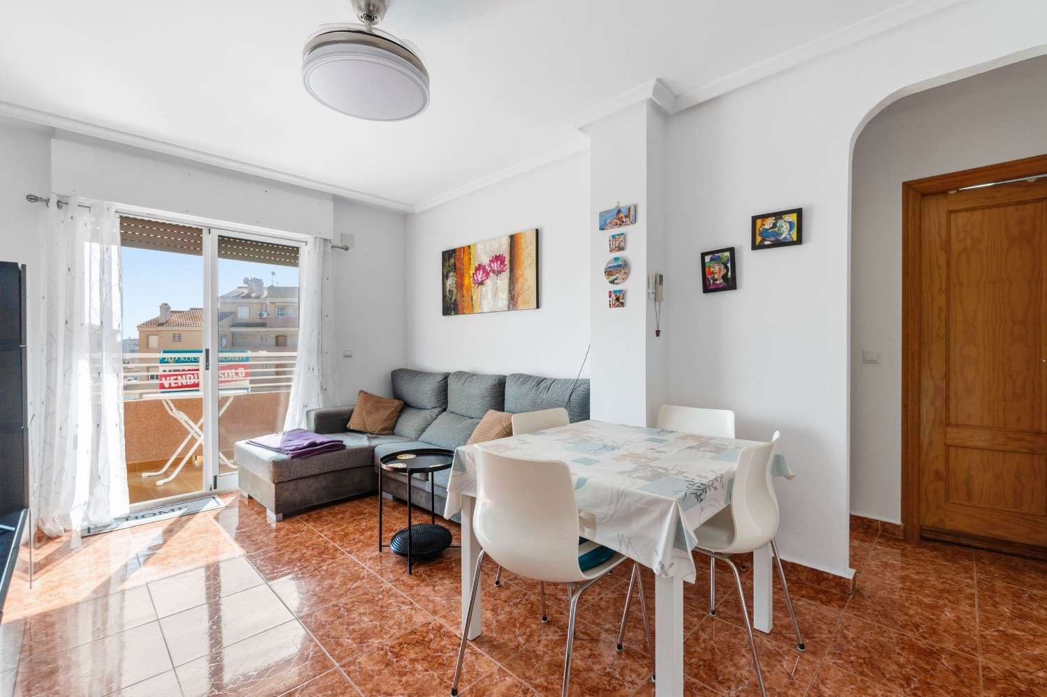 APARTAMENTO EN CALAS BLANCAS CON VISTAS, ORIENTACIÓN SUR/OESTE, PISCINA Y A PASOS DE LA PLAYA DE LOS LOCOS