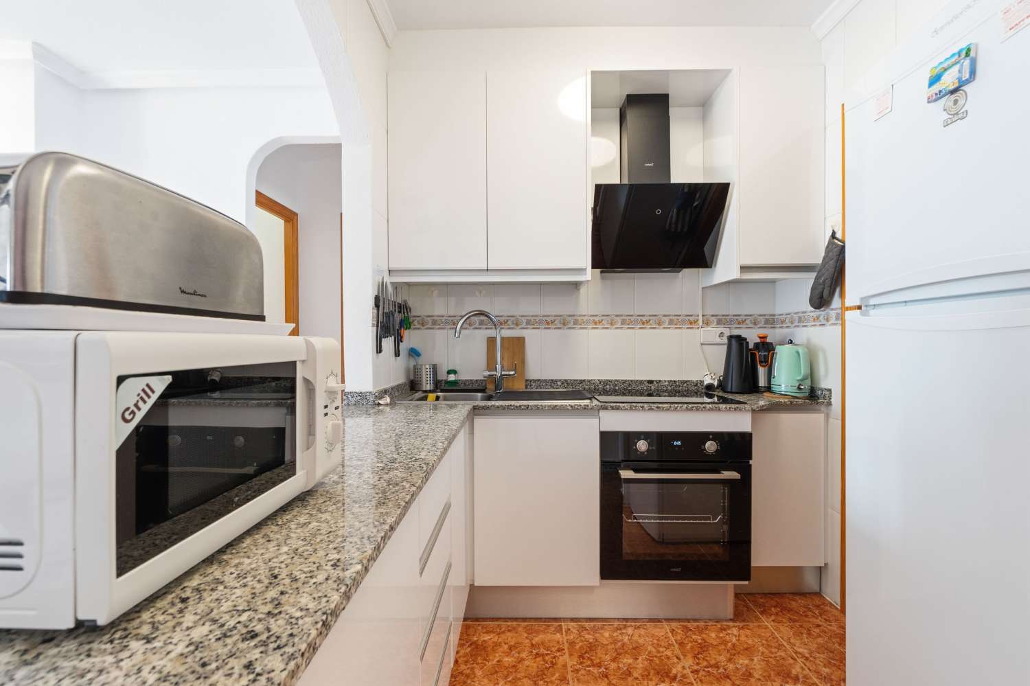 APARTAMENTO EN CALAS BLANCAS CON VISTAS, ORIENTACIÓN SUR/OESTE, PISCINA Y A PASOS DE LA PLAYA DE LOS LOCOS