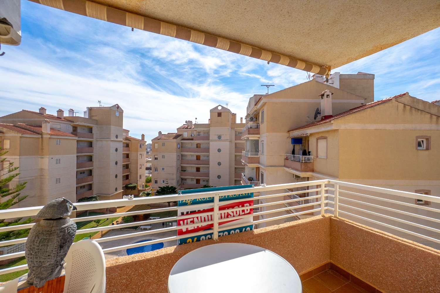 APARTAMENTO EN CALAS BLANCAS CON VISTAS, ORIENTACIÓN SUR/OESTE, PISCINA Y A PASOS DE LA PLAYA DE LOS LOCOS