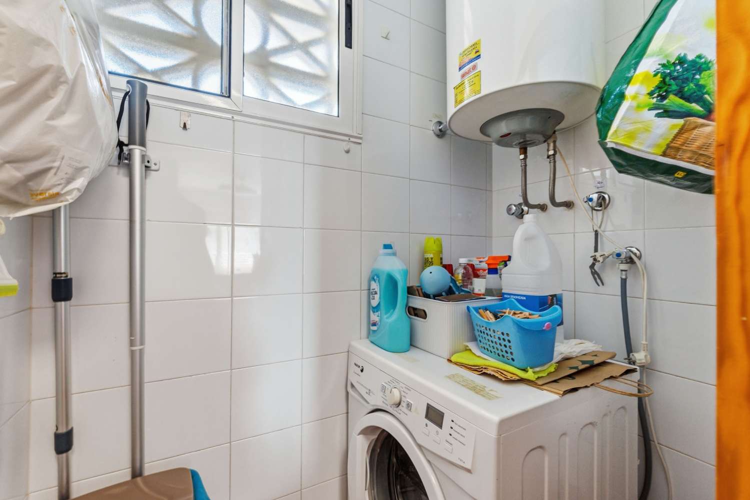 APARTAMENTO EN CALAS BLANCAS CON VISTAS, ORIENTACIÓN SUR/OESTE, PISCINA Y A PASOS DE LA PLAYA DE LOS LOCOS