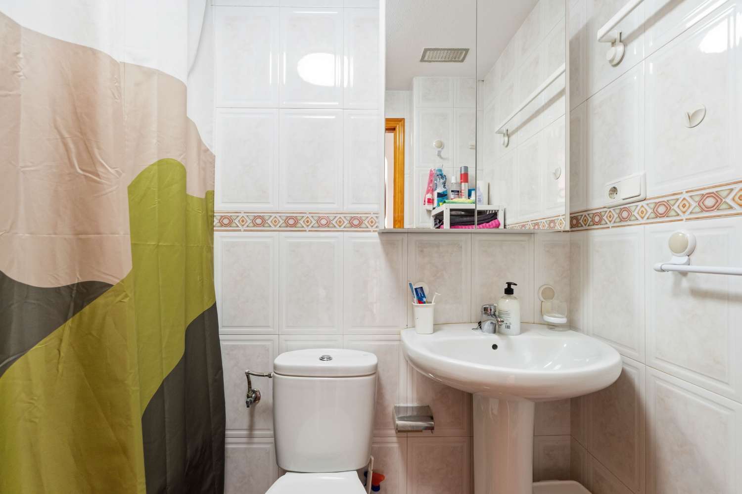 APARTAMENTO EN CALAS BLANCAS CON VISTAS, ORIENTACIÓN SUR/OESTE, PISCINA Y A PASOS DE LA PLAYA DE LOS LOCOS