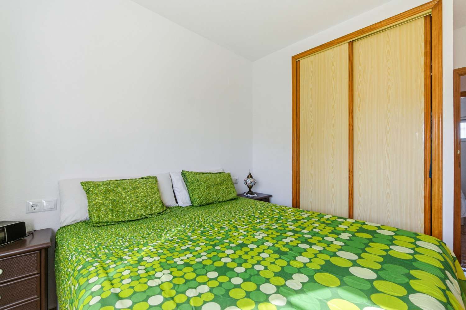 APARTAMENTO EN CALAS BLANCAS CON VISTAS, ORIENTACIÓN SUR/OESTE, PISCINA Y A PASOS DE LA PLAYA DE LOS LOCOS