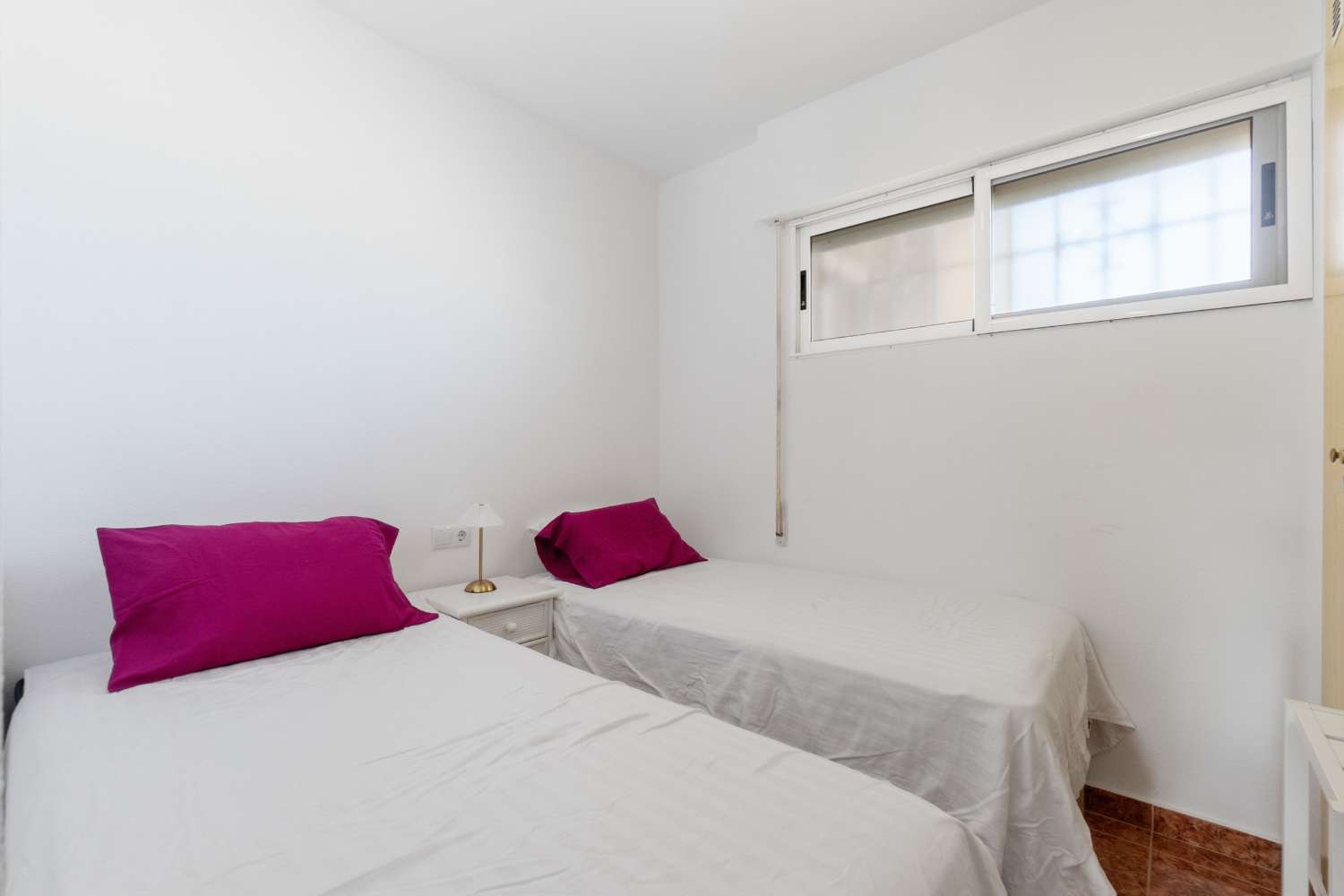 APARTAMENTO EN CALAS BLANCAS CON VISTAS, ORIENTACIÓN SUR/OESTE, PISCINA Y A PASOS DE LA PLAYA DE LOS LOCOS