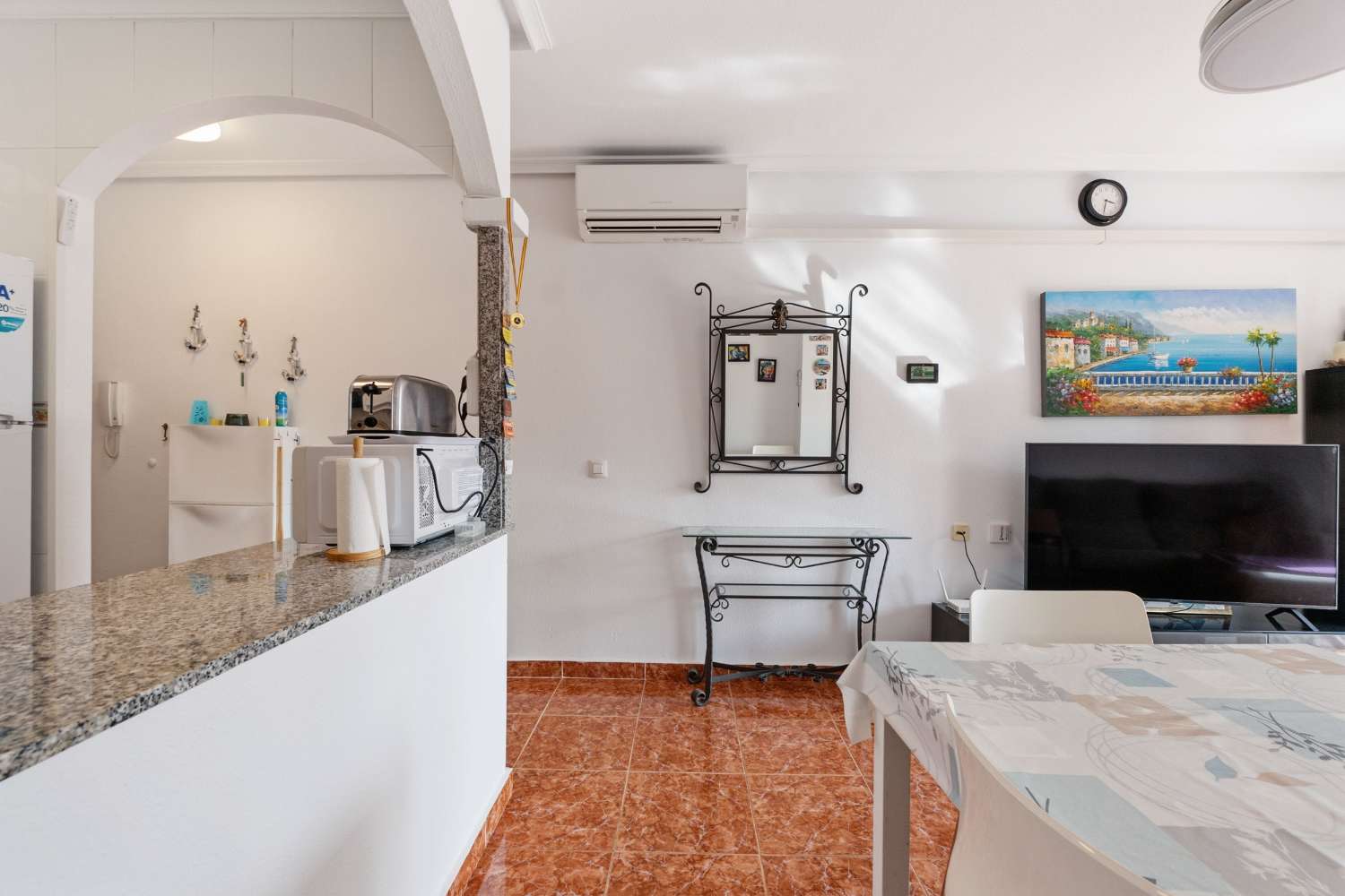 APARTAMENTO EN CALAS BLANCAS CON VISTAS, ORIENTACIÓN SUR/OESTE, PISCINA Y A PASOS DE LA PLAYA DE LOS LOCOS