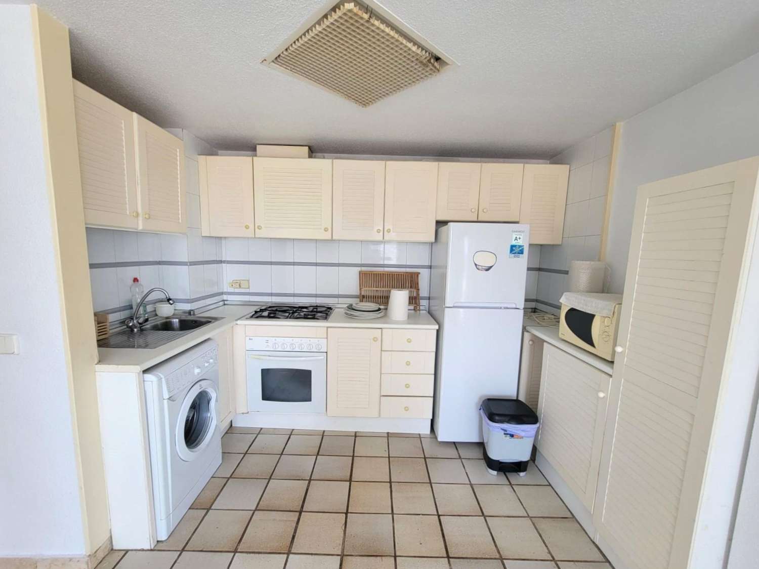 ÁTICO EN PRIMERA LÍNEA DE PLAYA EN LA MATA, VISTAS FRONTALES AL MAR, ESQUINA, GARAJE Y PISCINA