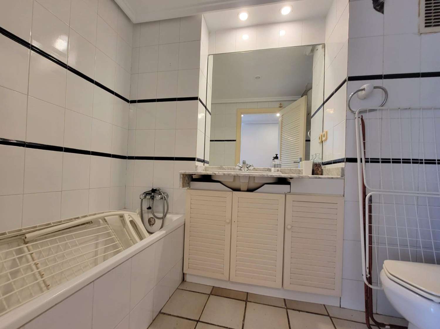 ÁTICO EN PRIMERA LÍNEA DE PLAYA EN LA MATA, VISTAS FRONTALES AL MAR, ESQUINA, GARAJE Y PISCINA