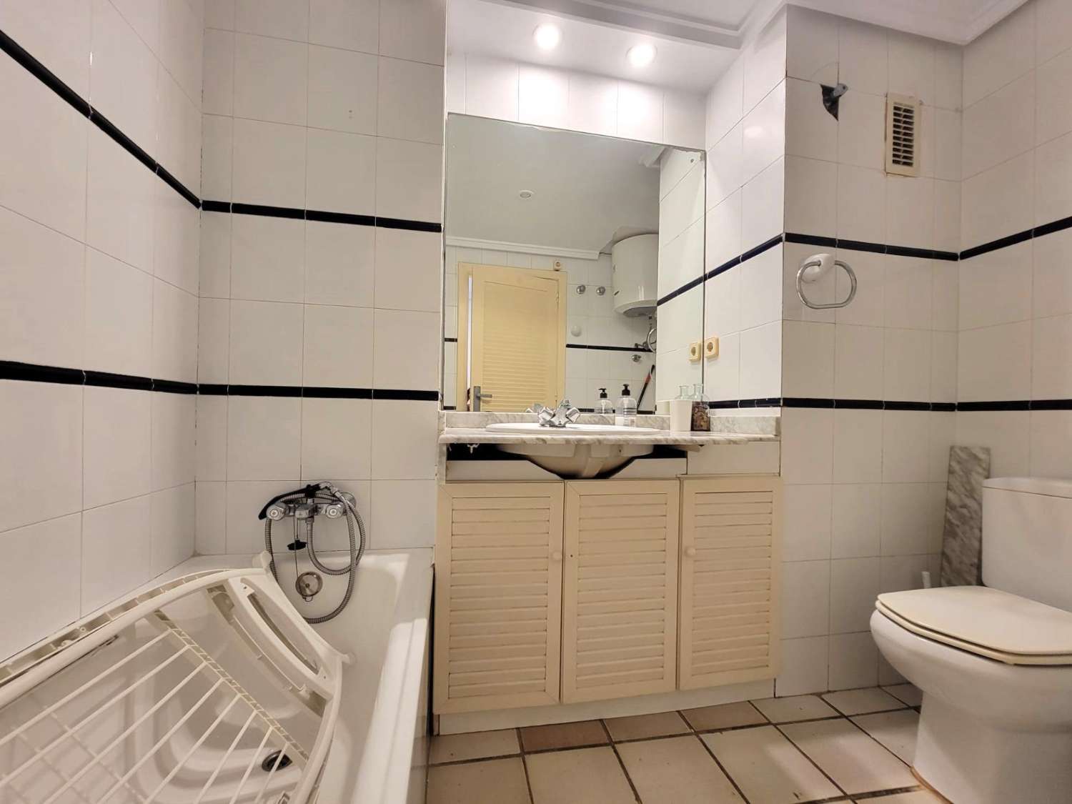 ÁTICO EN PRIMERA LÍNEA DE PLAYA EN LA MATA, VISTAS FRONTALES AL MAR, ESQUINA, GARAJE Y PISCINA