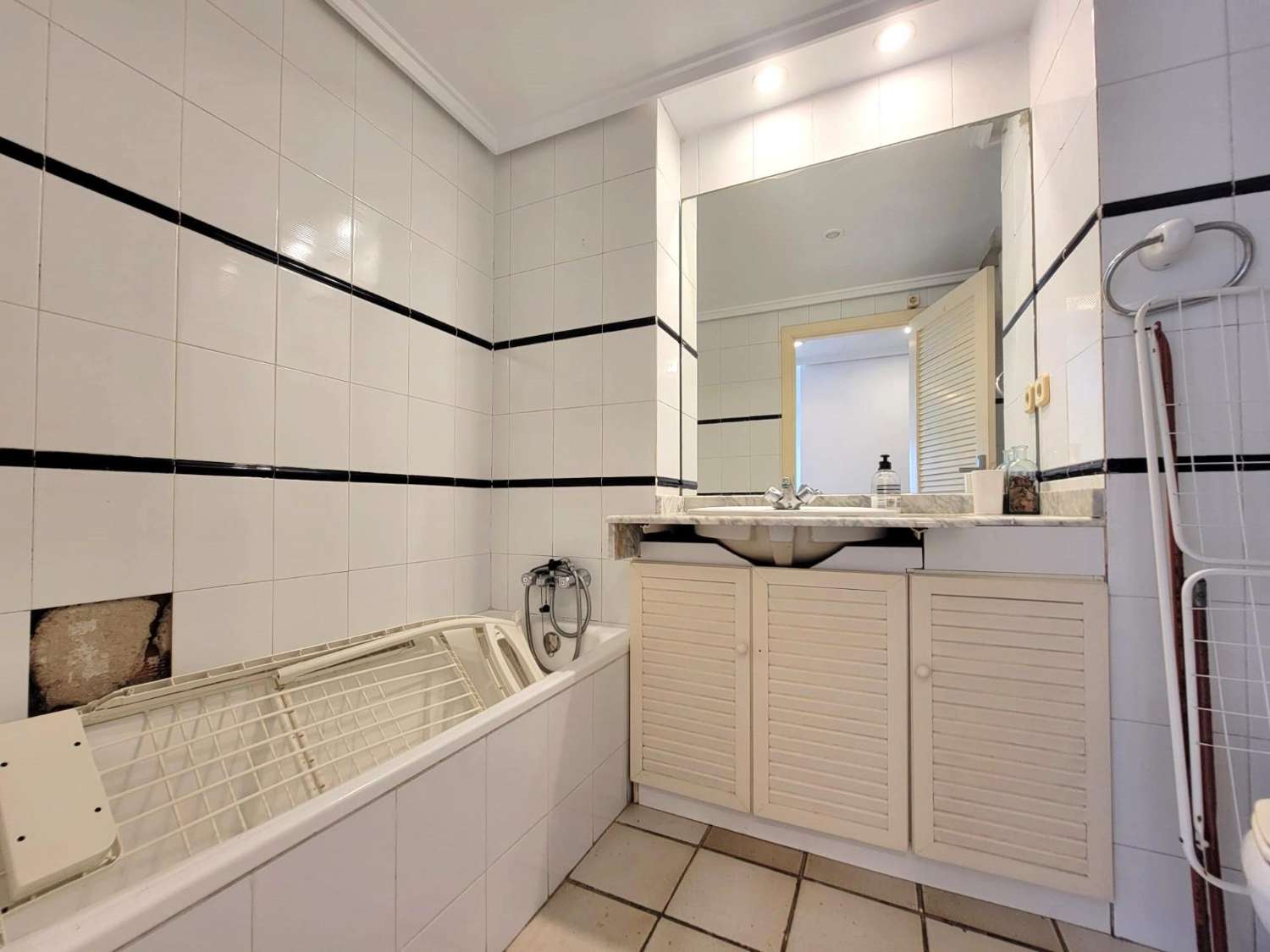 ÁTICO EN PRIMERA LÍNEA DE PLAYA EN LA MATA, VISTAS FRONTALES AL MAR, ESQUINA, GARAJE Y PISCINA